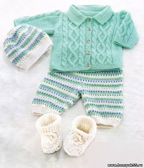 Комплект для малыша спицами - жакет, штанишки, шапочка, пинетки